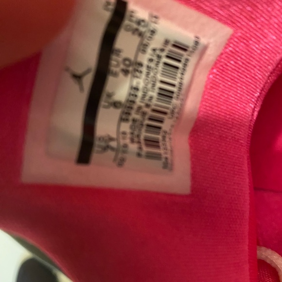 Sneakers - Picture 6 of 9